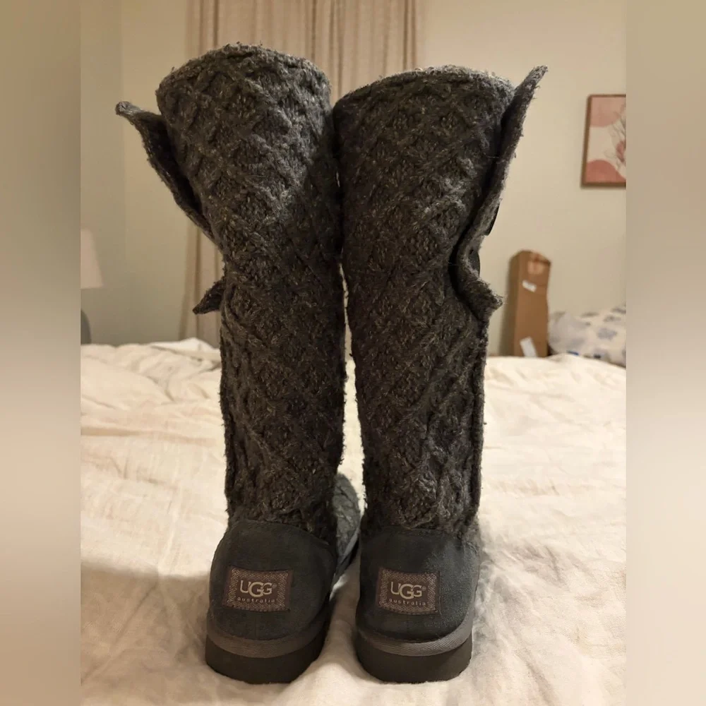 Cozy Women's Gray Knit Winter Boots